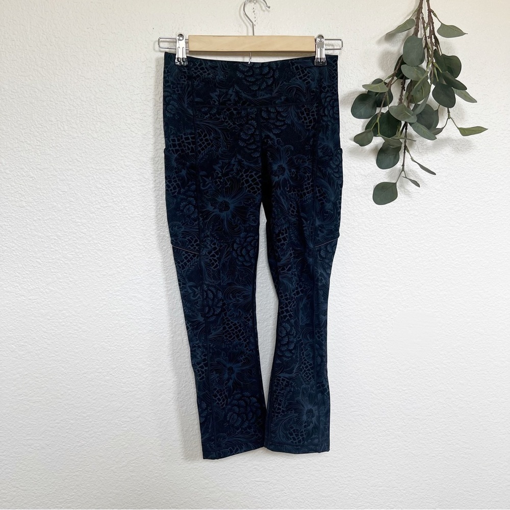 Lululemon- Speed Up Crop 21’ in Nouveau Mach Blue Black- 4 - Picture 2 of 8